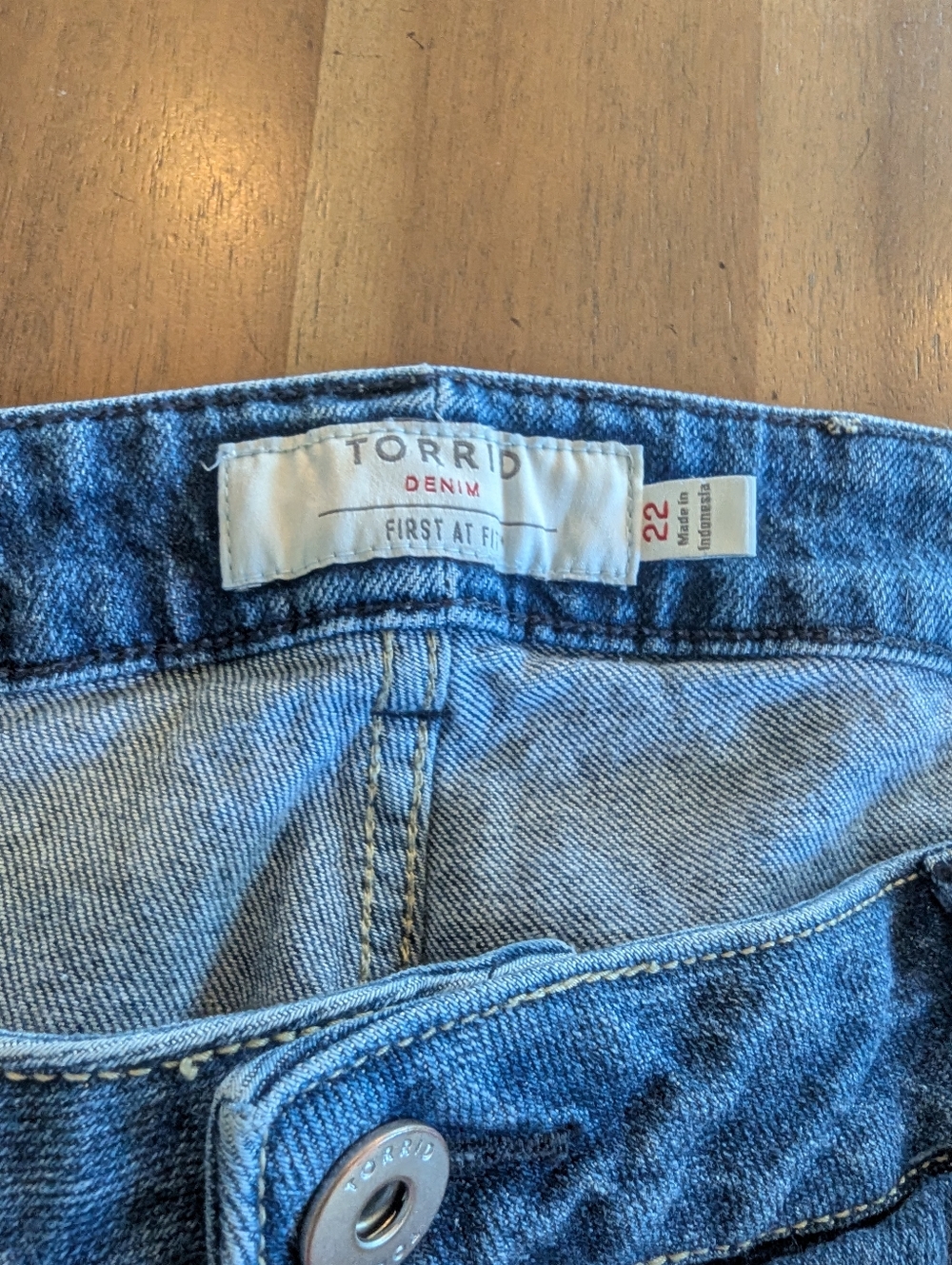 torrid Distressed Dark Blue Boyfriend Jeans Shorts - Picture 4 of 5